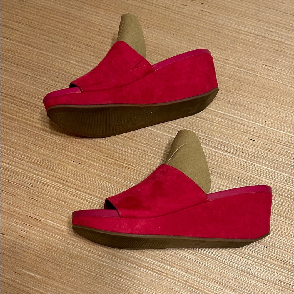 Carlos Santana Fushia Suede Slide Mules - Picture 2 of 5